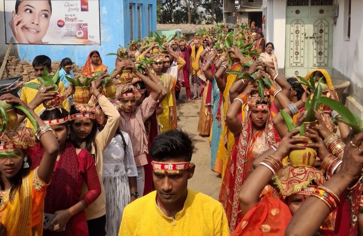 भागवत कथा को लेकर निकाली गयी कलशयात्रा