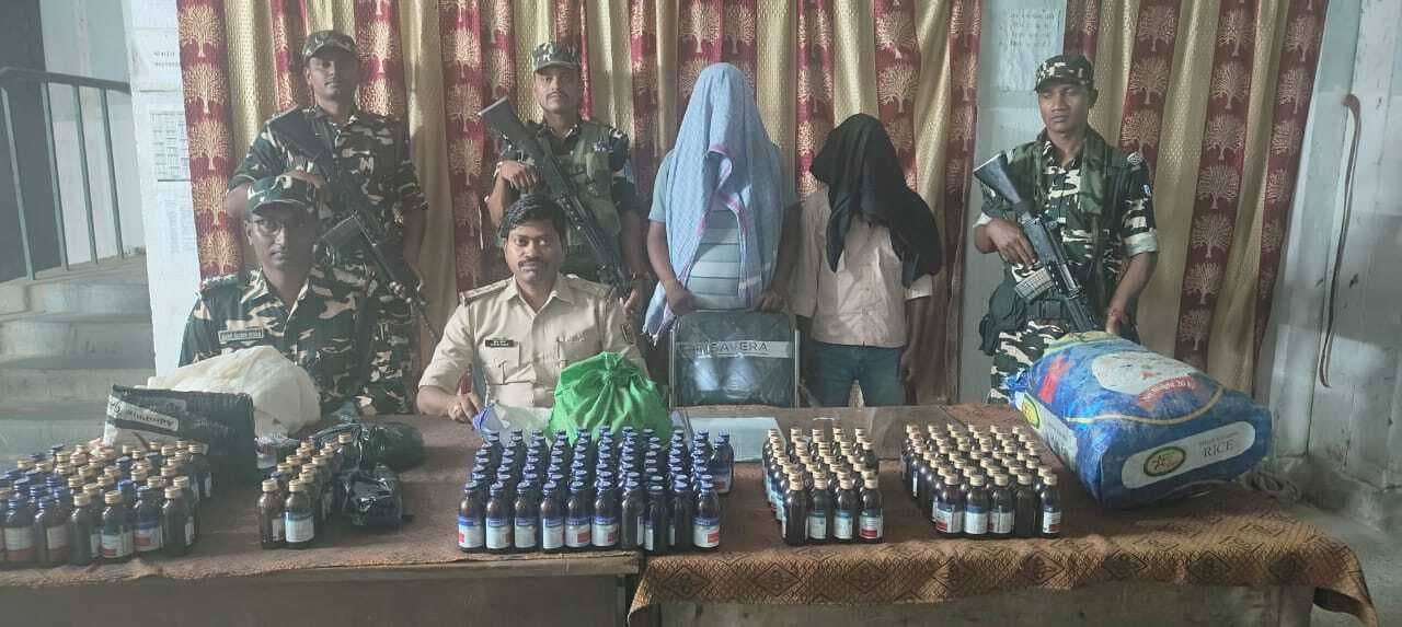 sitamarhi news: प्रतिबंधित नशीली दवाएं व गांजा के साथ दो तस्कर गिरफ्तार