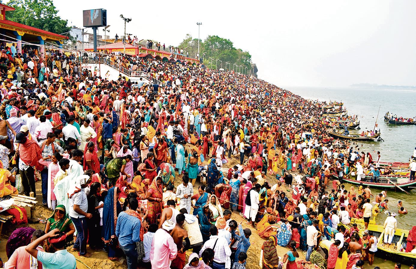 Buxar News: सतुआन पर रामरेखा घाट पर उमड़ी श्रद्धालुओं की भीड़