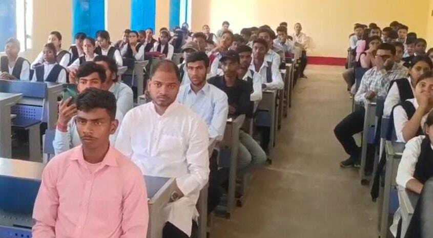 मधुपुर कॉलेज में धूमधाम से सेलिब्रेट की आंबेडकर जयंती