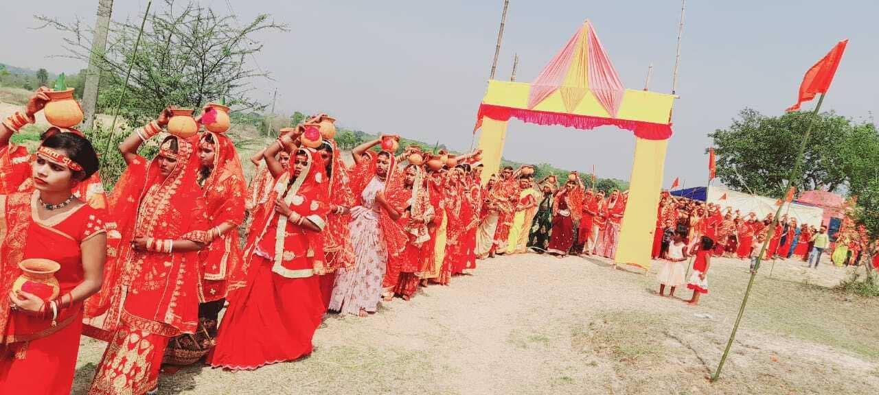 सारठ के बरमसिया में निकली भव्य कलश यात्रा