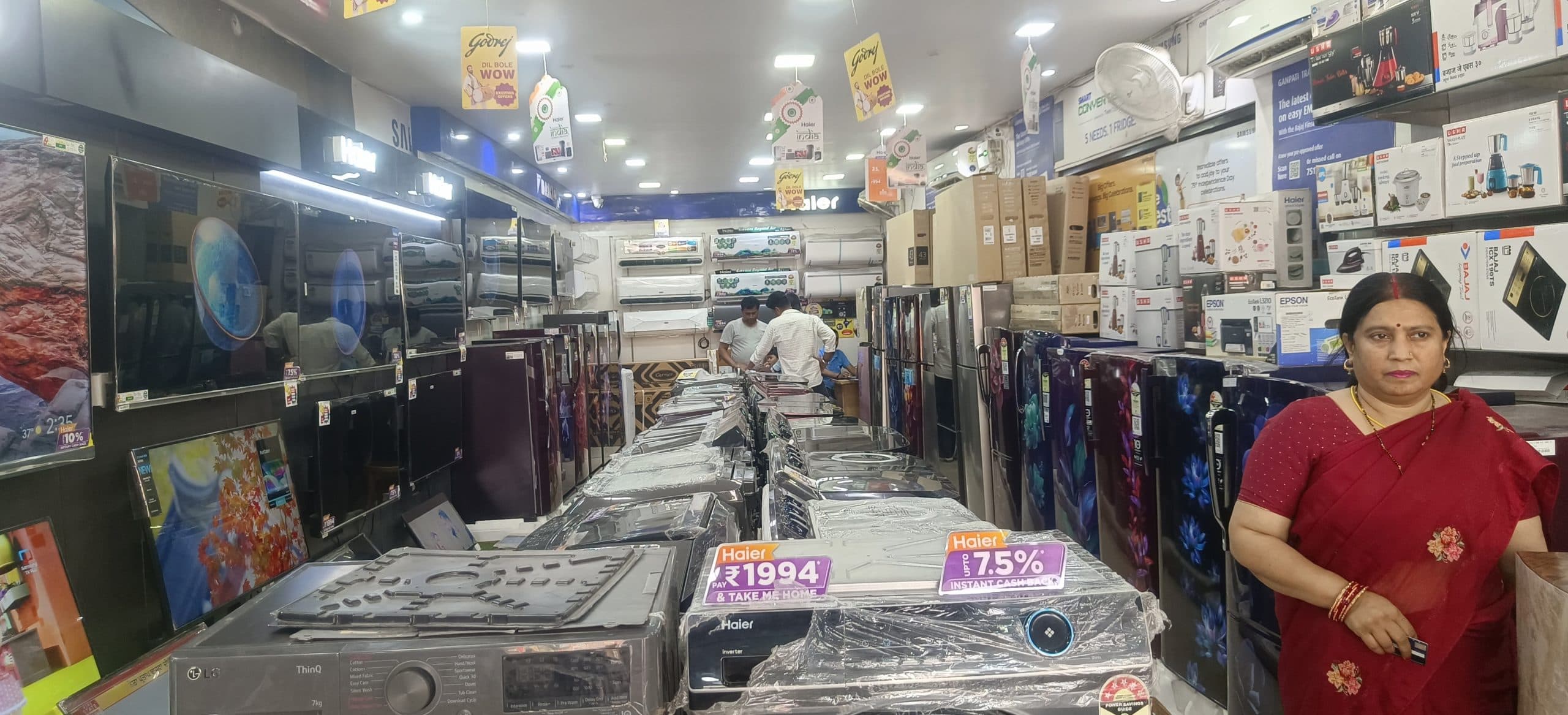 Motihari : गर्मी बढ़ने के साथ पंखा, कूलर व एसी का बाजार हुआ गुलजार