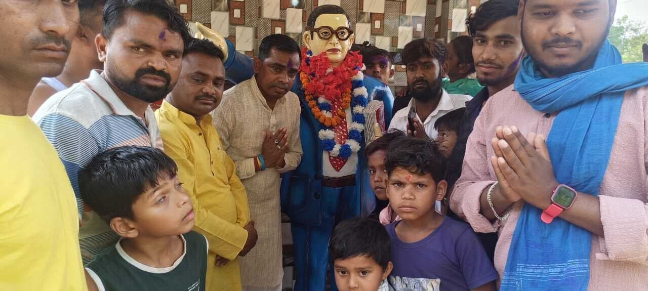 बाबा साहेब के पद चिह्नों पर चलने का लिया संकल्प