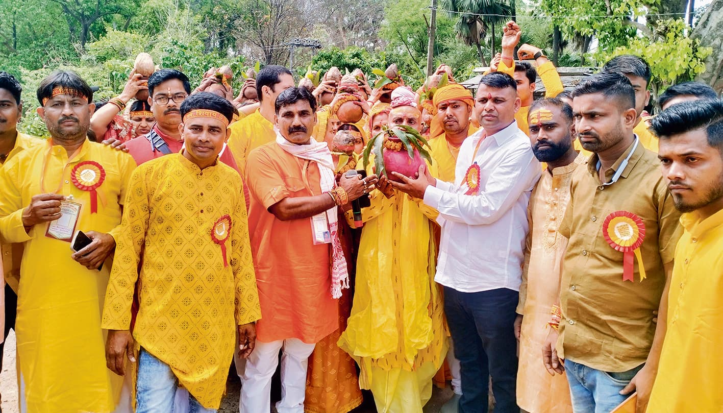 hajipur news. बिहजादी 1051 श्रद्धालुओं ने निकाली भव्य कलशयात्रा