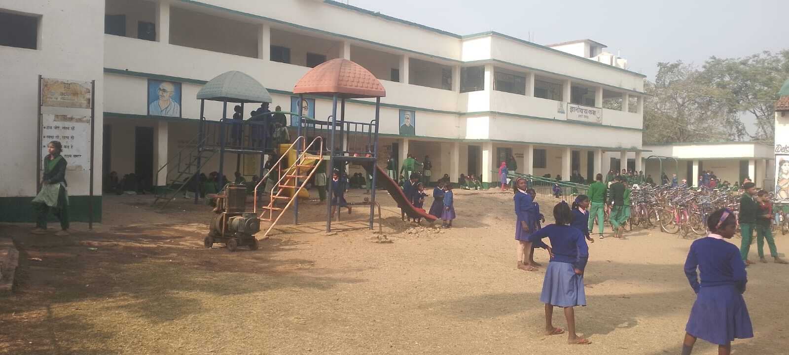 दर्जनों स्कूलों में सहायक शिक्षकों के भरोसे हो रही पढ़ाई