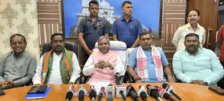 Giridih News: बाबूलाल मरांडी बोले- शरीयत को संविधान से ऊपर मानने वाले मंत्री को बर्खास्त करे सरकार