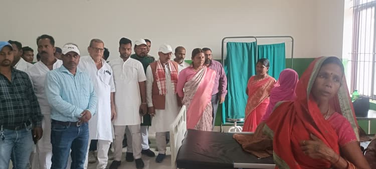 Giridih News: सीएचसी में गंदगी देख विधायक ने अधिकारियों को लगायी फटकार