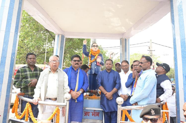 Bokaro News : बाबा साहेब देश के आदर्श हैं : योगेंद्र प्रसाद