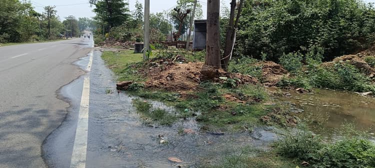 Dhanbad News: जामाडोबा-तेतुलमारी पाइपलाइन में लीकेज से बर्बाद हो रहा पानी