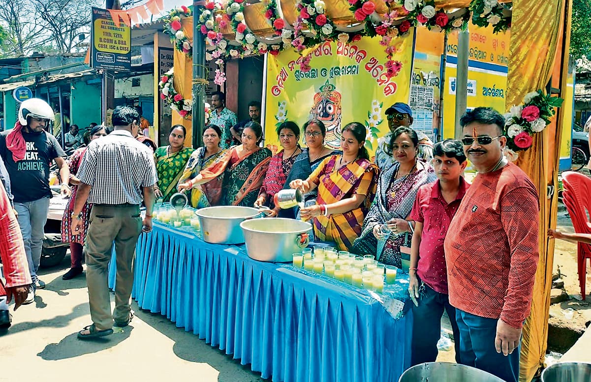 Rourkela News : ओड़िया नववर्ष पर मंदिरों में उमड़ी लोगों की भीड़, पूजा-अर्चना कर मांगी सुख-समृद्धि