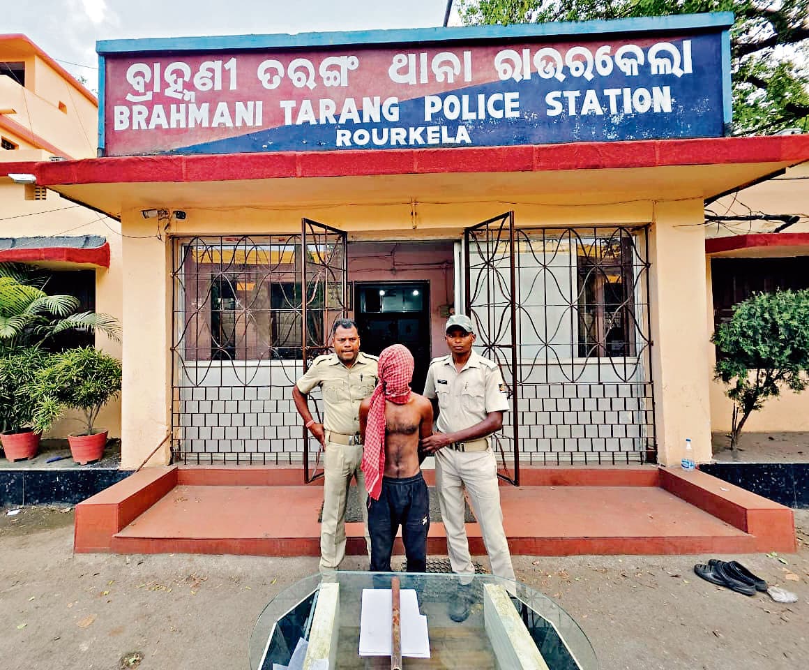 Rourkela News : लोहे की छड़ से पीट-पीटकर युवक ने की पिता की हत्या, गिरफ्तार