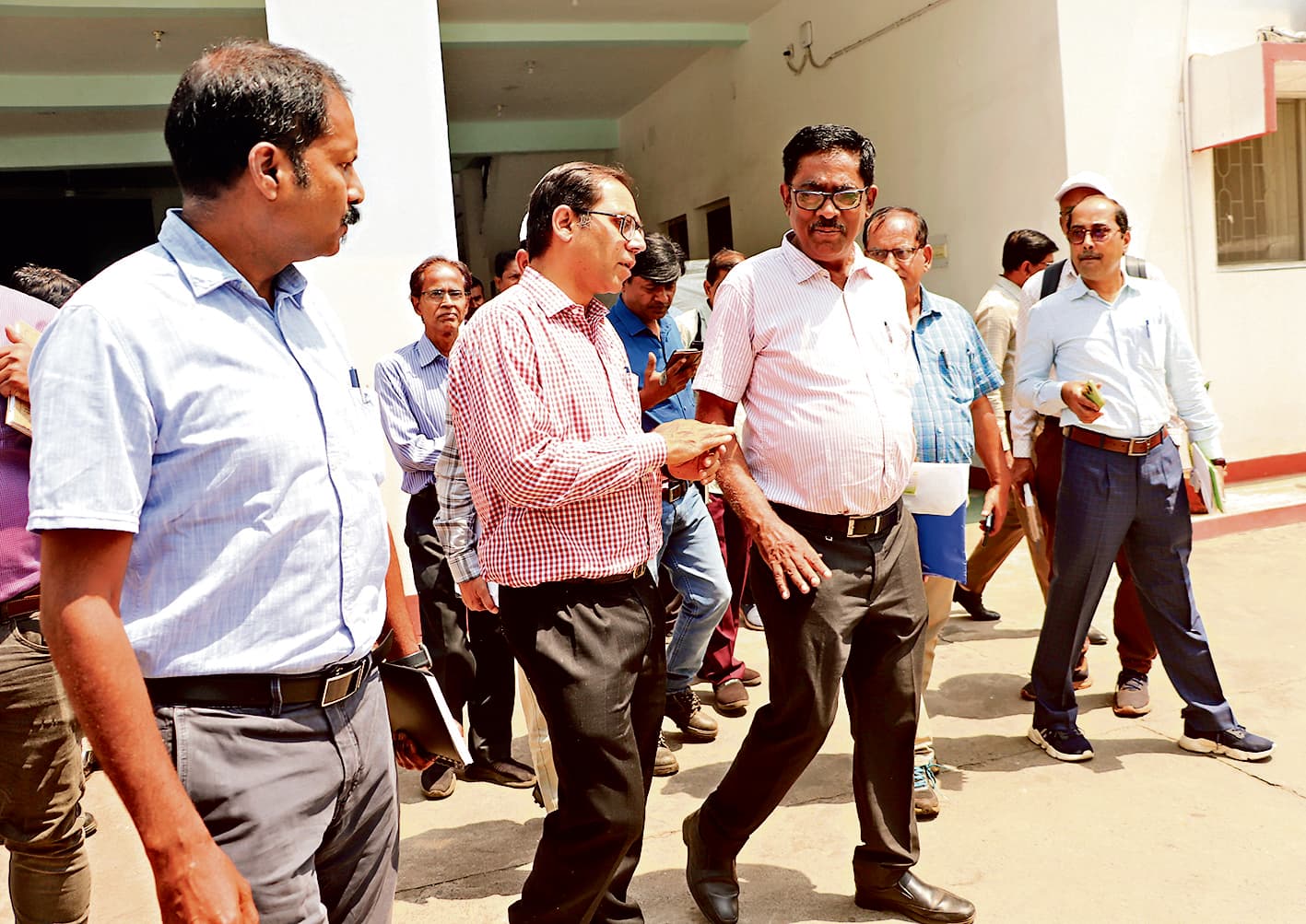 Jamshedpur News : टाटानगर स्टेशन का डीआरएम ने किया निरीक्षण, कमी देख भड़के