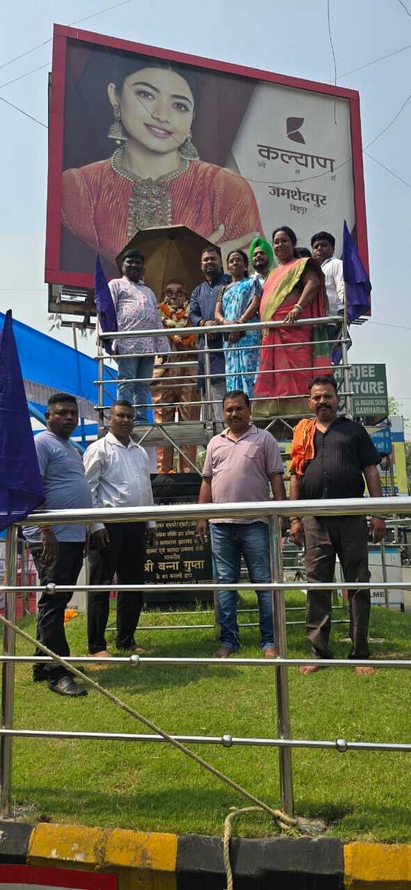Jamshedpur News : झामुमो-कांग्रेस नेताओं ने बाबा साहब को किया नमन