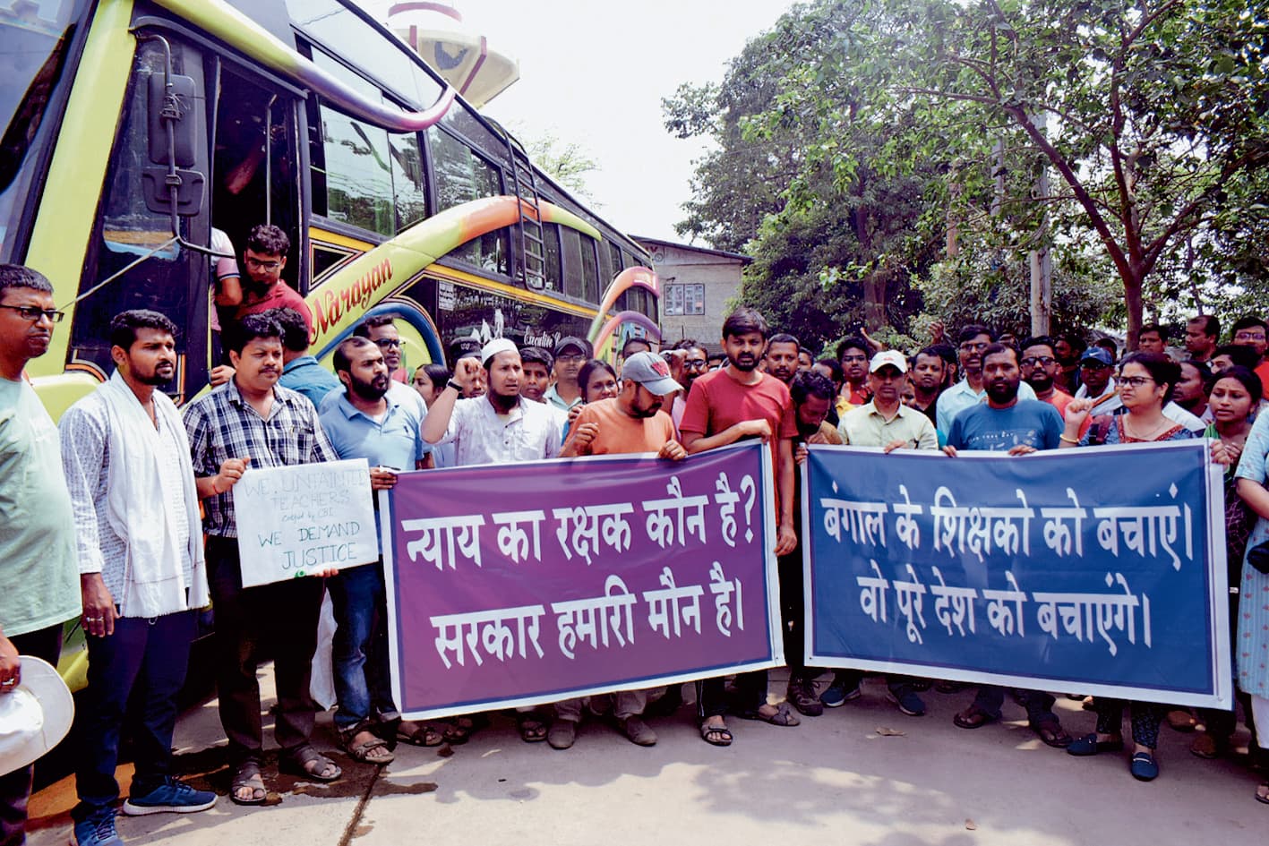 70 बर्खास्त शिक्षक गये दिल्ली, जंतर-मंतर पर देंगे धरना