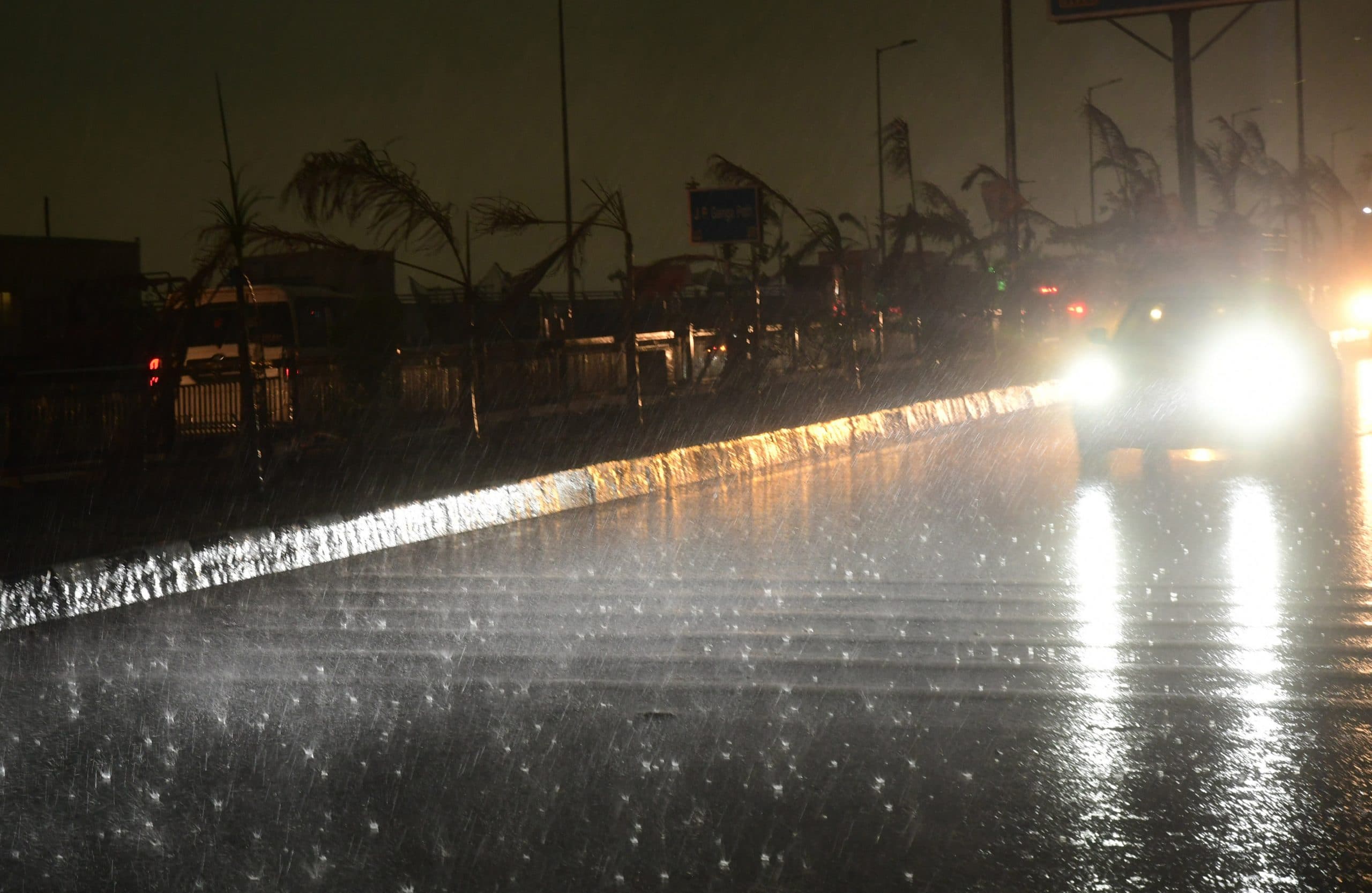 Patna News : दुल्हिन बाजार में ओले पड़े, बिहटा में पंडाल के साथ करकट की छत गिरी, दर्जनभर लोग जख्मी