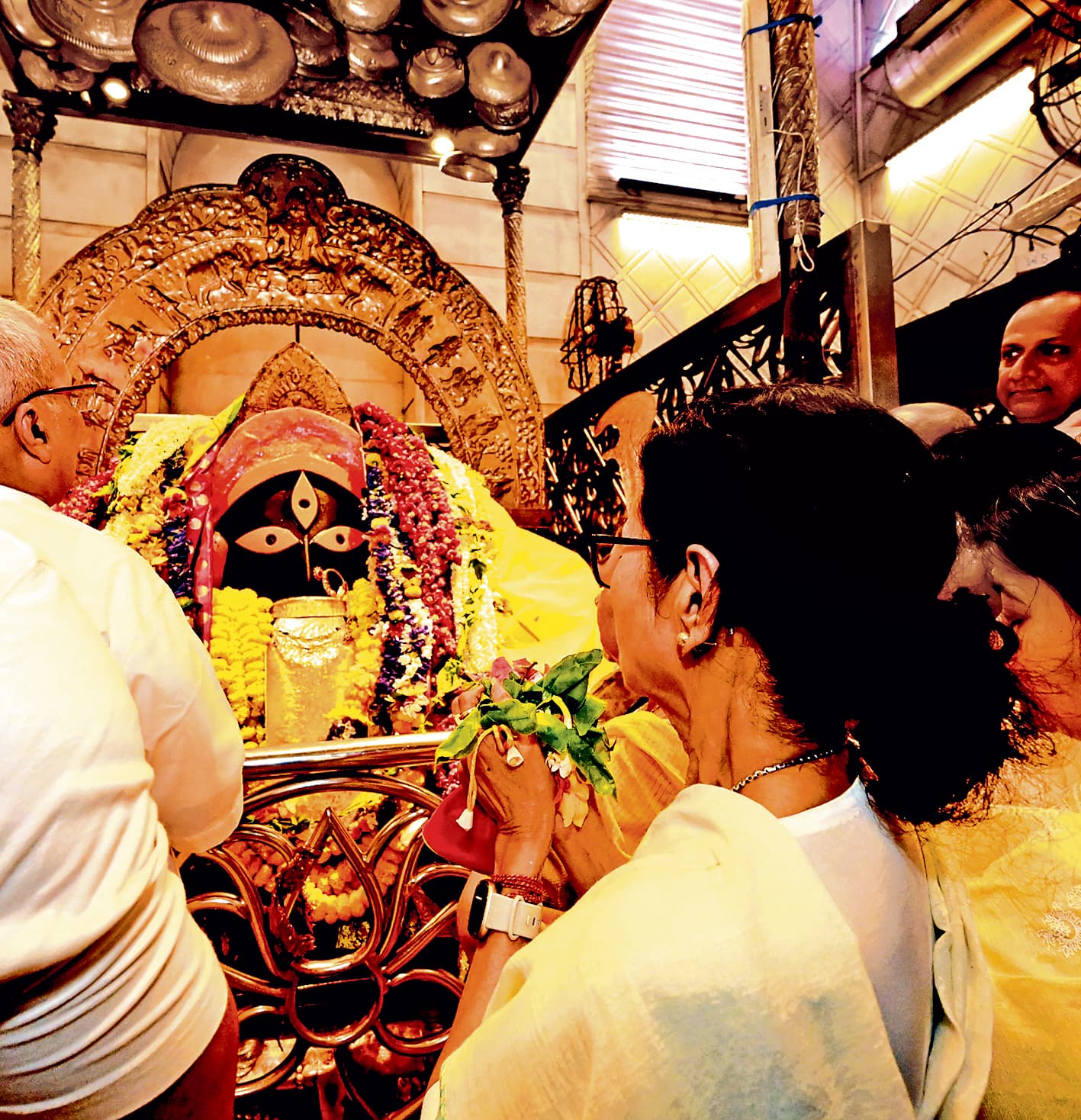 सीएम ममता बनर्जी ने कालीघाट के हॉकरों को सौंपा ''''हॉकर्स कॉर्नर''''