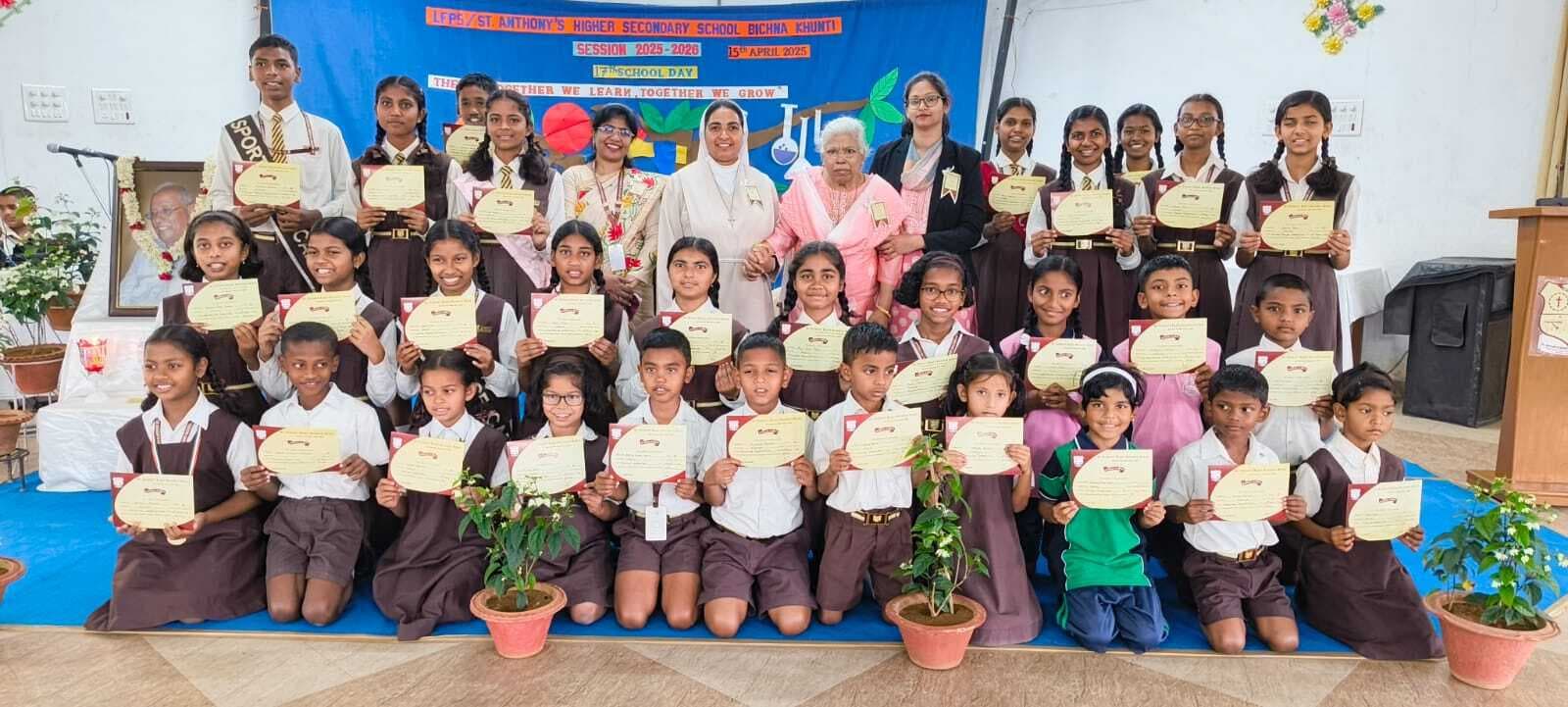 प्रतियोगिताओं में बेहतर करने वाले विद्यार्थी सम्मानित