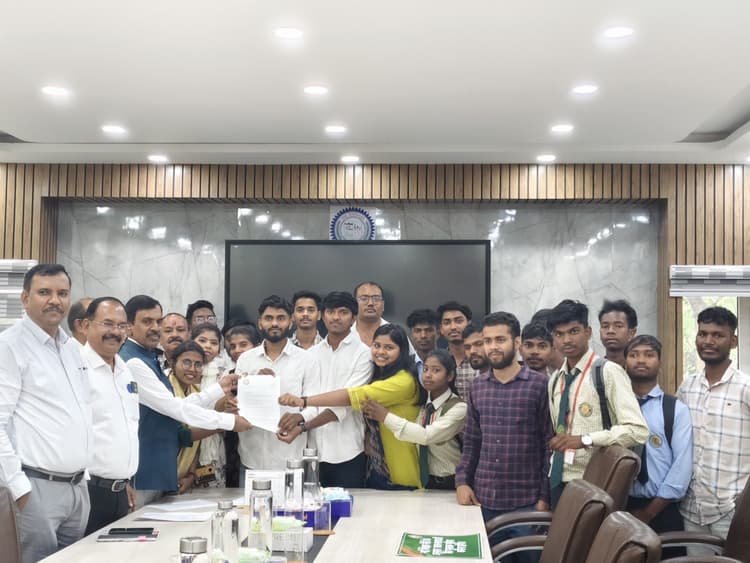 Education News : रांची विवि का नाम बदलने के मुद्दे पर धरना-प्रदर्शन