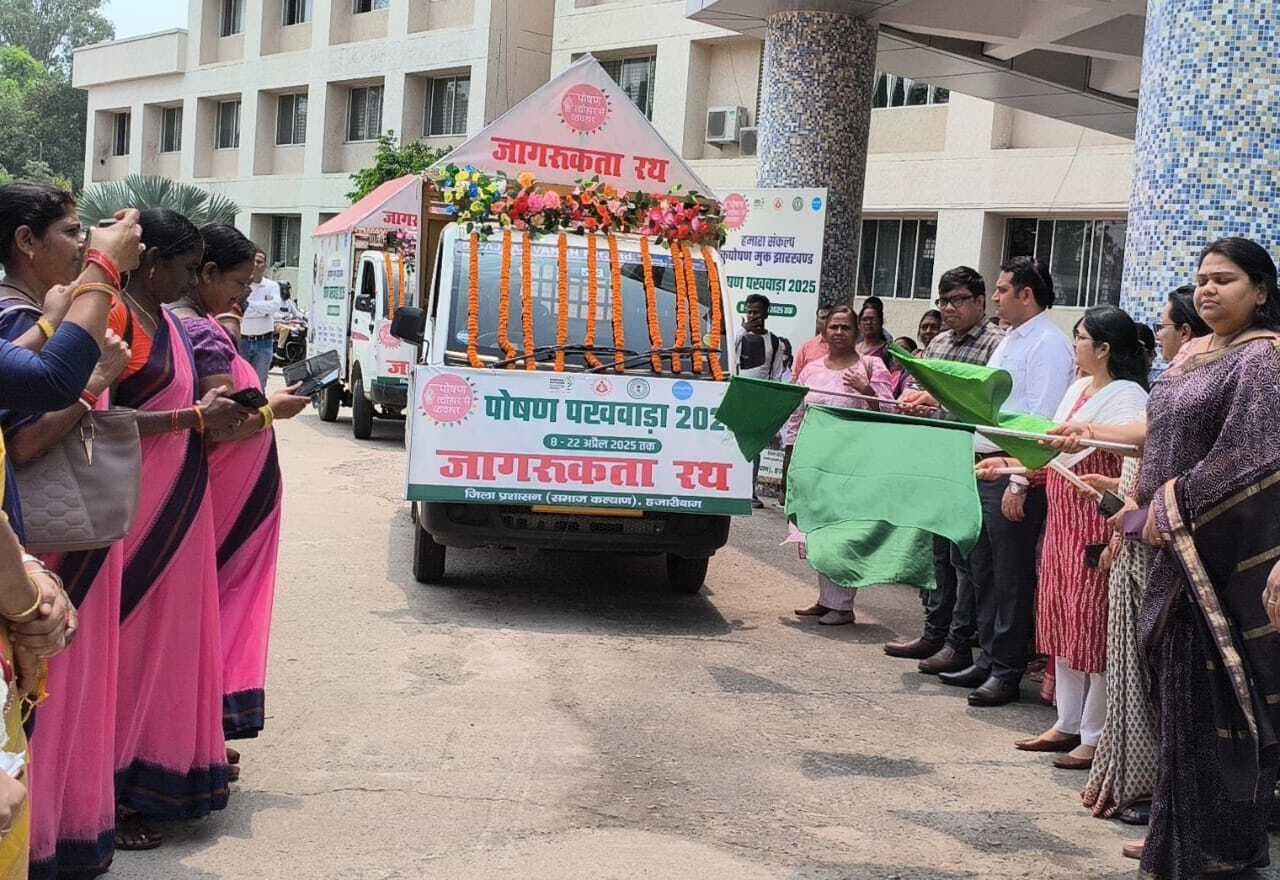 जन जागरूकता प्रचार रथ को डीसी ने किया रवाना