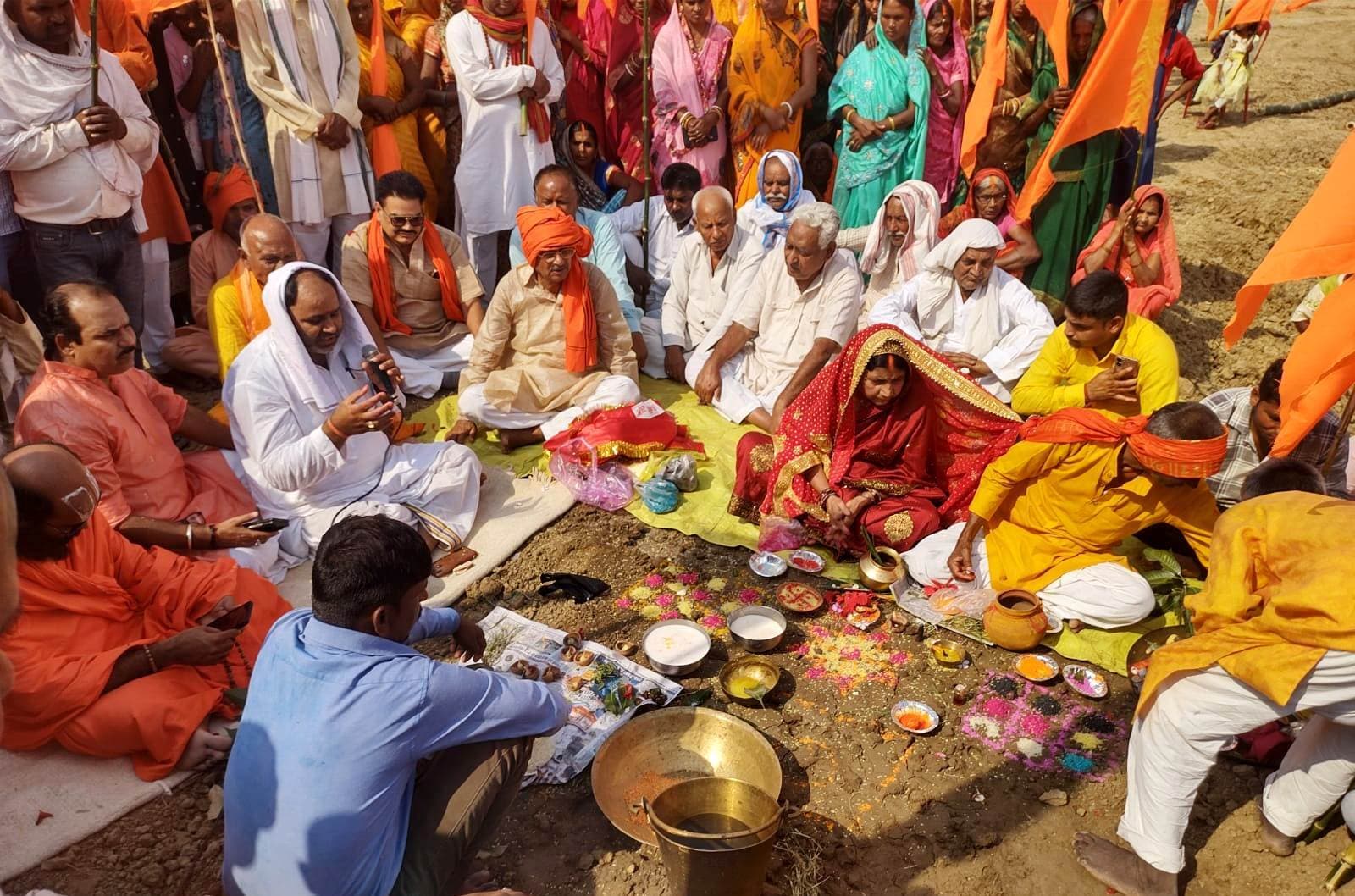 सटवट में 19 मई से होगा रुद्र महायज्ञ, किया गया ध्वजारोहण