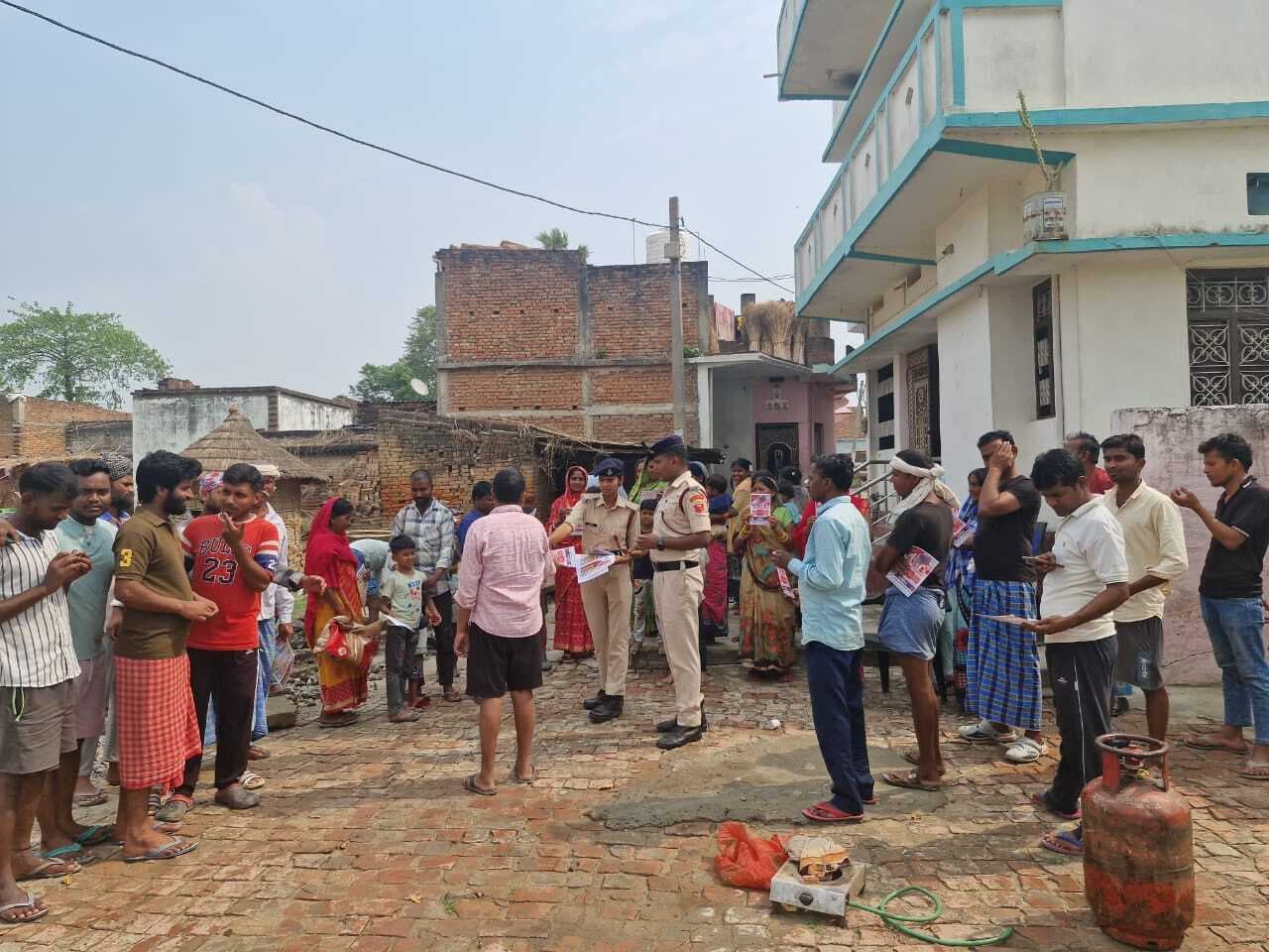 बरारी जगदीश गांव में मॉकड्रिल कर आग से बचाव की दी गयी जानकारी