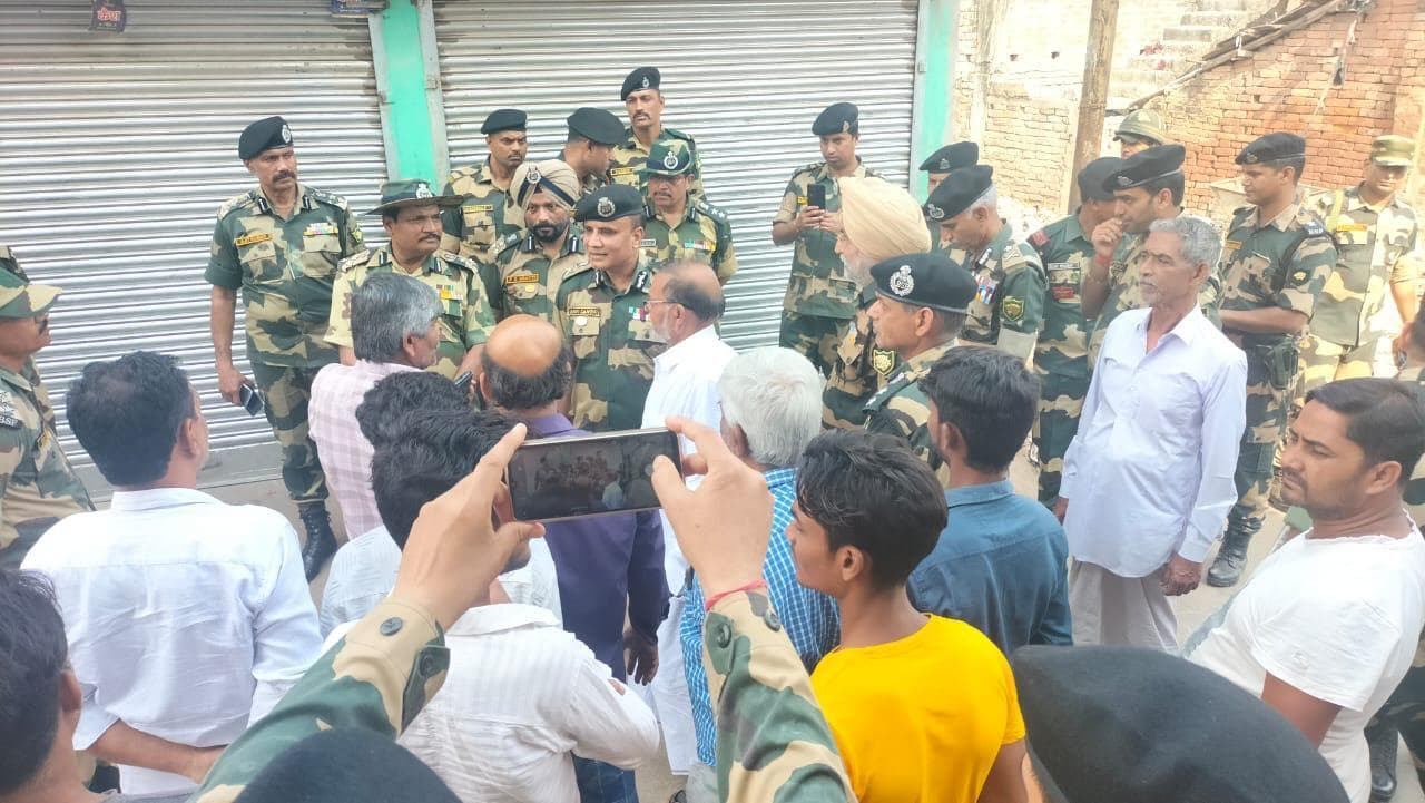 बीएसएफ के एडीजी ने बंगाल के डीजीपी से स्थिति नियंत्रण व शांति बहाली पर की चर्चा