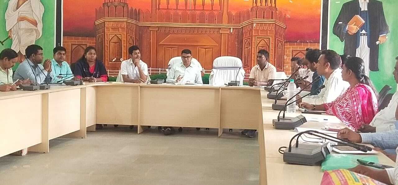 लंबित आवास को 30 अप्रैल तक हर हाल में करें पूरा