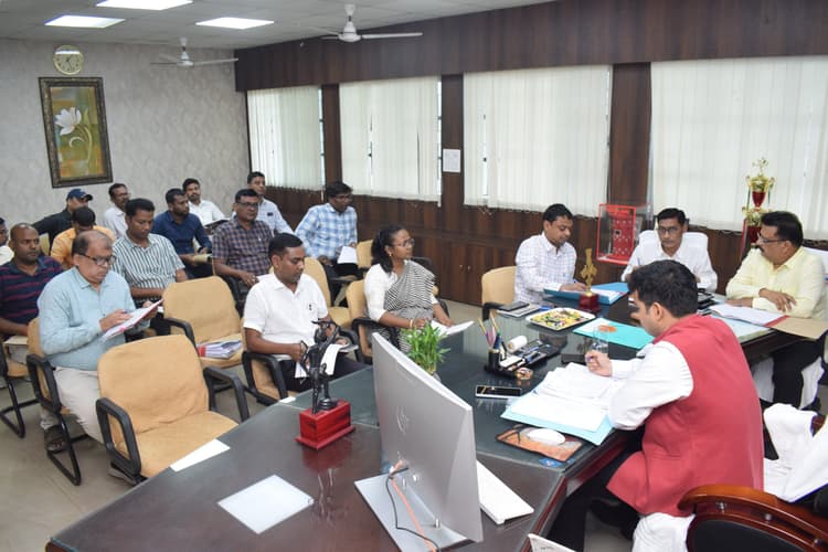 सांसद व विधायक निधि की योजनाओं की हुई समीक्षा