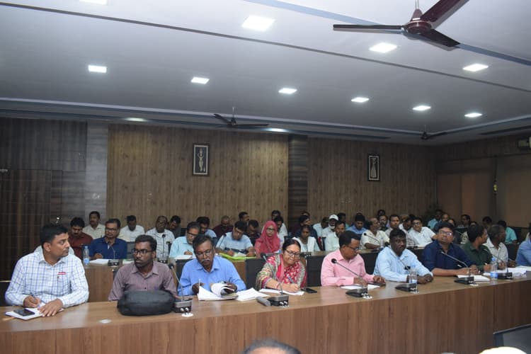 मिड-डे मील में छात्रों को दें प्रोटीनयुक्त भोजन : डीसी