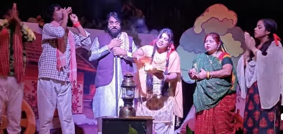 नाटक ‘पंचलाइट’ में कलाकारों ने दिखाये ग्रामीण परिवेश की झलक