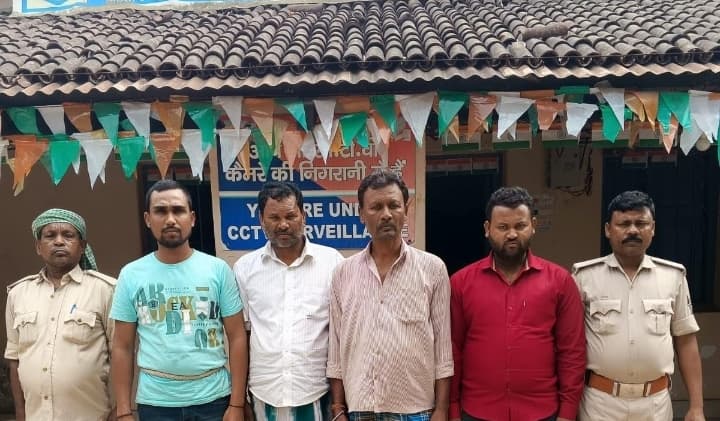 चोरी की चार बाइक के साथ चार बदमाश धराये