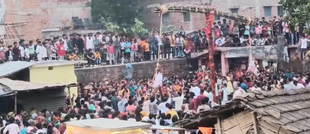 धूमधाम से की गयी चरक ऋषि की पूजा-अर्चना