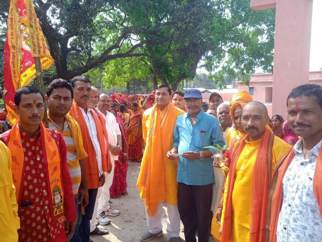 शिव मंदिर में प्राण प्रतिष्ठा को लेकर निकली कलश यात्रा