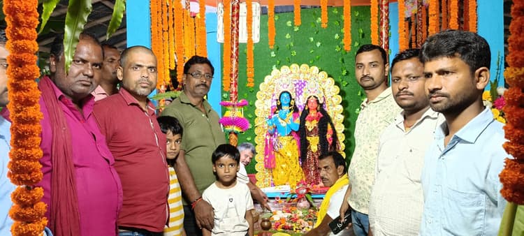 राम ठाकुर मंदिर के प्रांगण में 48 घंटे का अष्टयाम शुरू