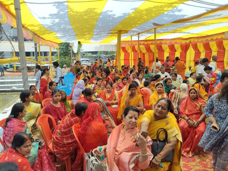 Motihari: प्राचीन शिव मंदिर में प्राण प्रतिष्ठा पर भक्ति और उल्लास में डूबे भक्त