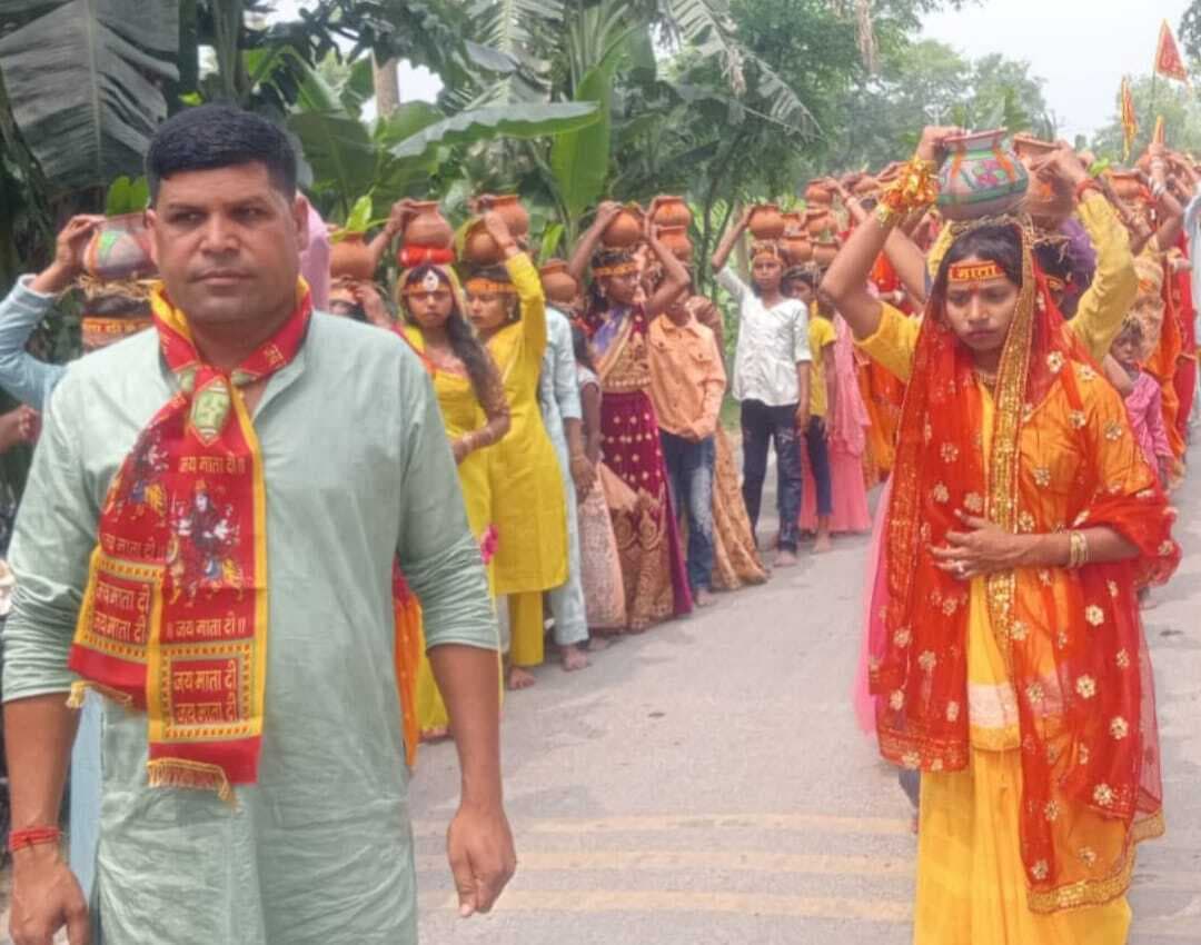 251 कुंवारी कन्याओं ने निकाली कलश शोभायात्रा