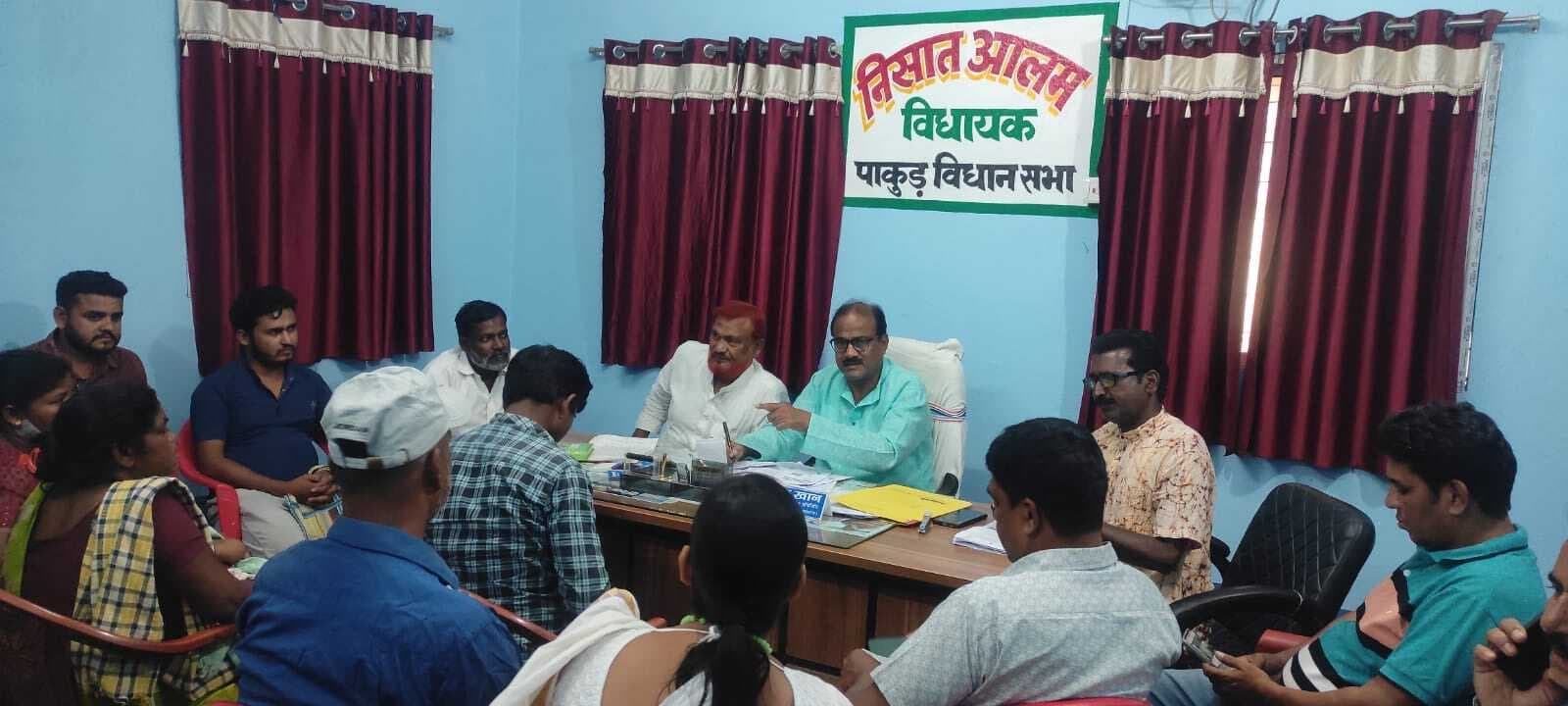 ग्रामीणों ने सुनायी समस्याएं, समाधान का मिला आश्वासन