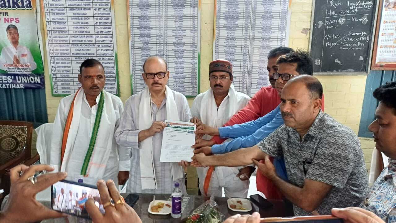 एनएफ रेलवे कर्मचारी संघ ने सांसद को सात सूत्री मांगों का सौंपा ज्ञापन