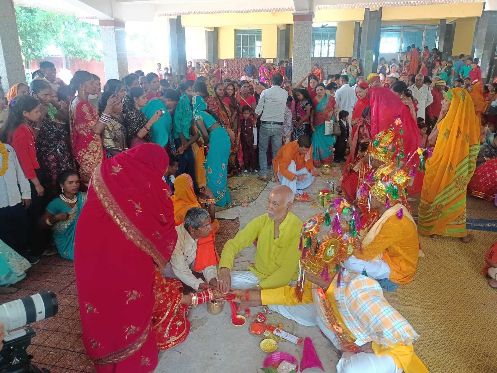 अशोक धाम में 18 जोड़ों का कराया गया सामूहिक विवाह