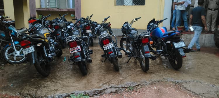 अंतरजिला बाइक चोर गिरोह का खुलासा पांच बाइकों के साथ चार सदस्य गिरफ्तार