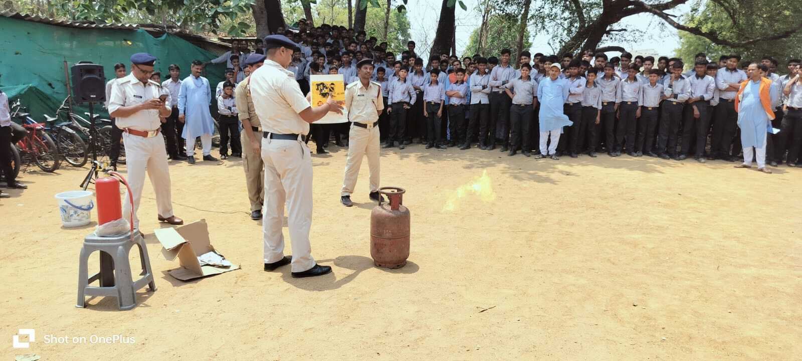 मॉक ड्रिल कर दी आग बुझाने की जानकारी