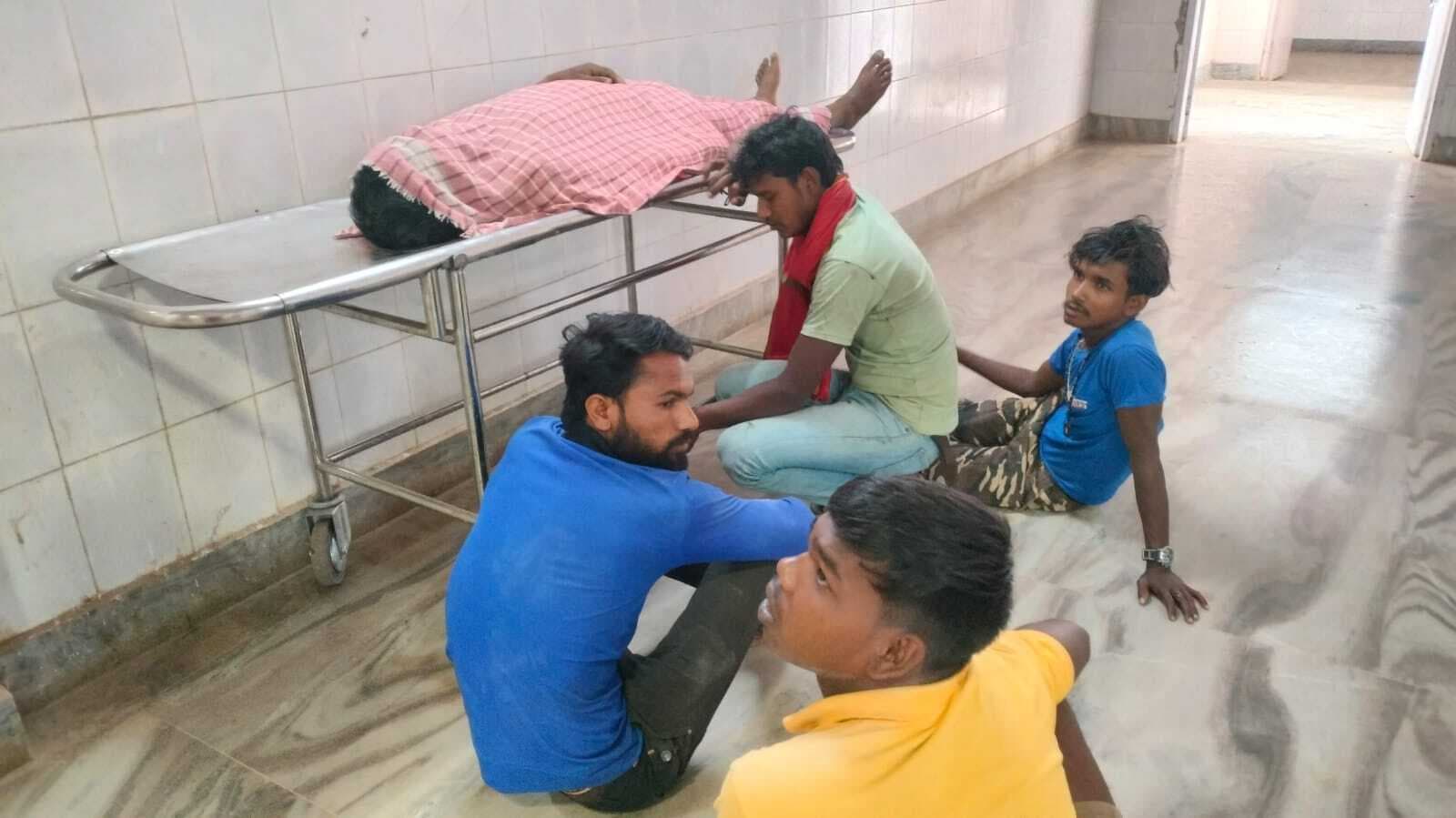 आंधी से लटके तार को हटाने गये युवक की करंट मौत