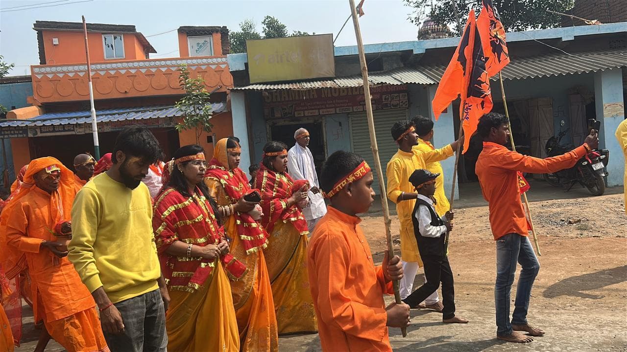 शिव मंदिर की प्राण प्रतिष्ठा, निकली कलशयात्रा
