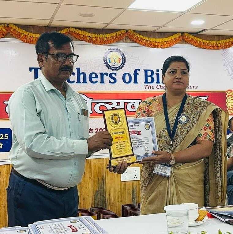 विज्ञान शिक्षिका शोभा सिंह को मिला टीचर ऑफ द ईयर सम्मान