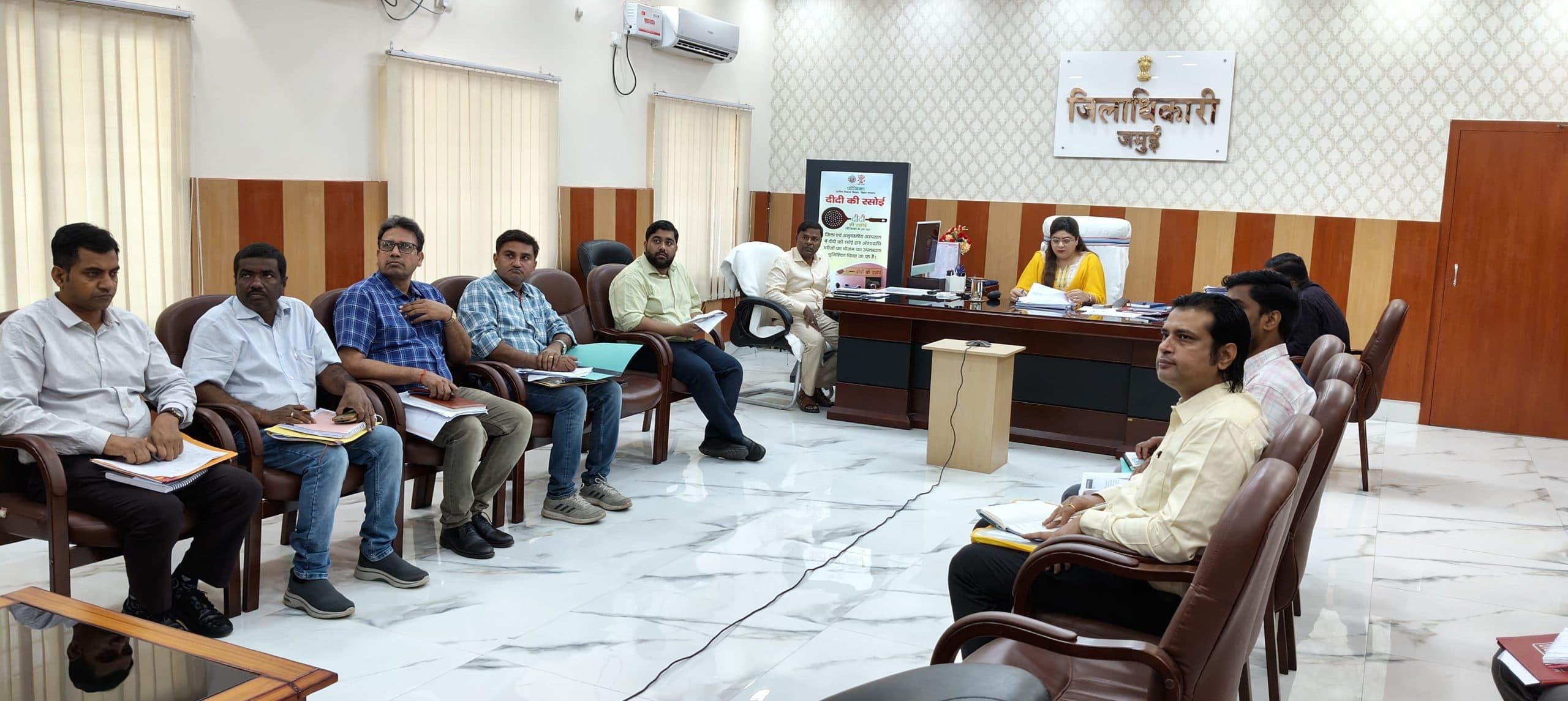 समय पर विकास कार्य को पूरा करने का निर्देश