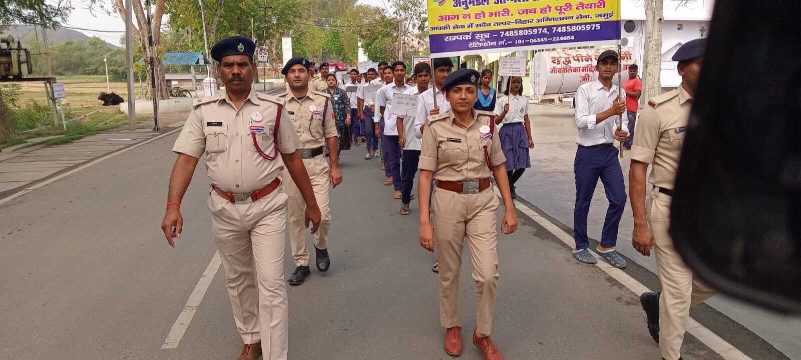 सिलिंडर में आग लग जाये, तो कंबल या मोटी चादर से उसे ढंकें