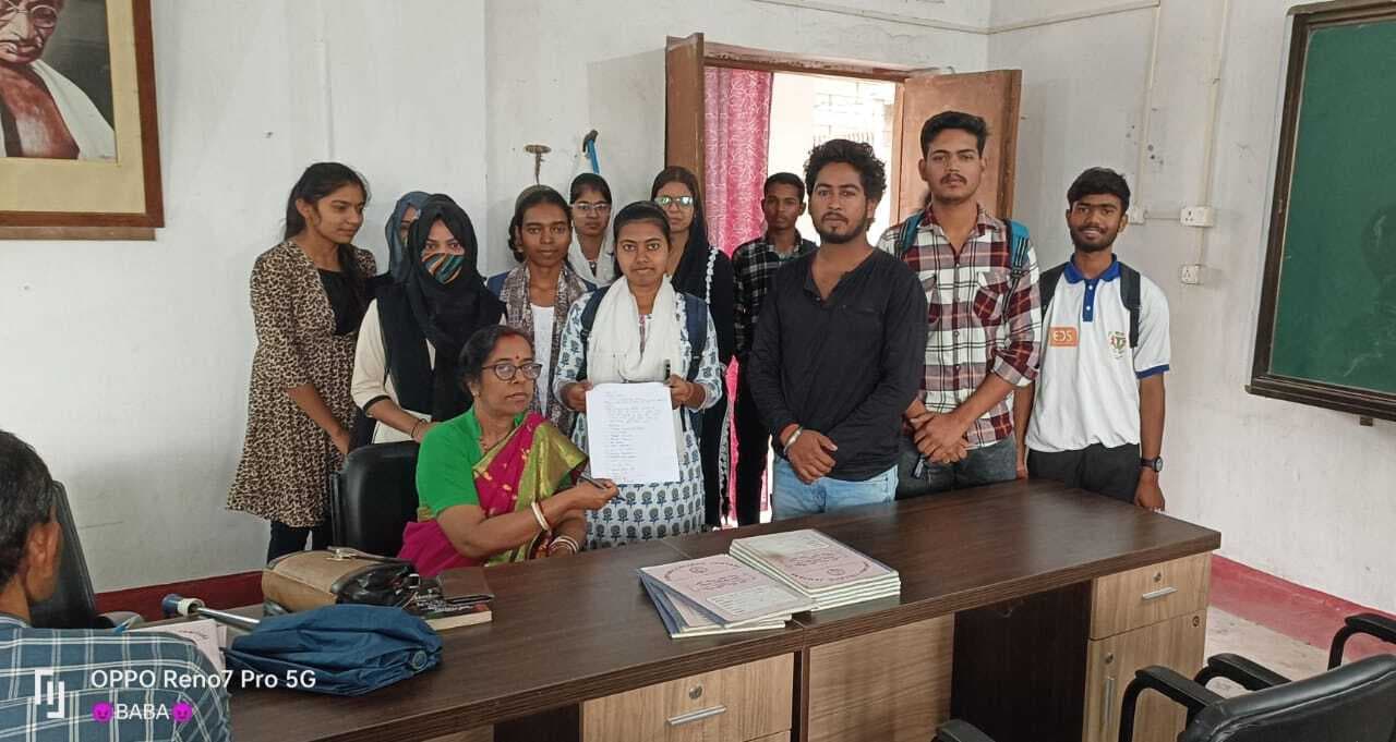 यूजी सेमेस्टर-1 की परीक्षा फॉर्म भरने की तिथि बढ़ाने री मांग