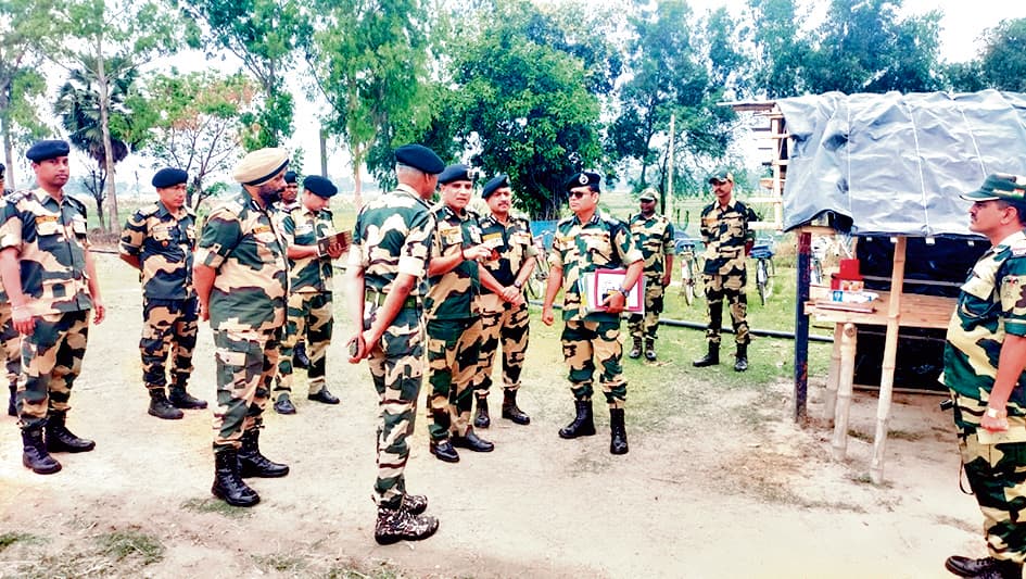 बीएसएफ के एडीजी ने मालदा के सीमावर्ती क्षेत्रों का किया दौरा