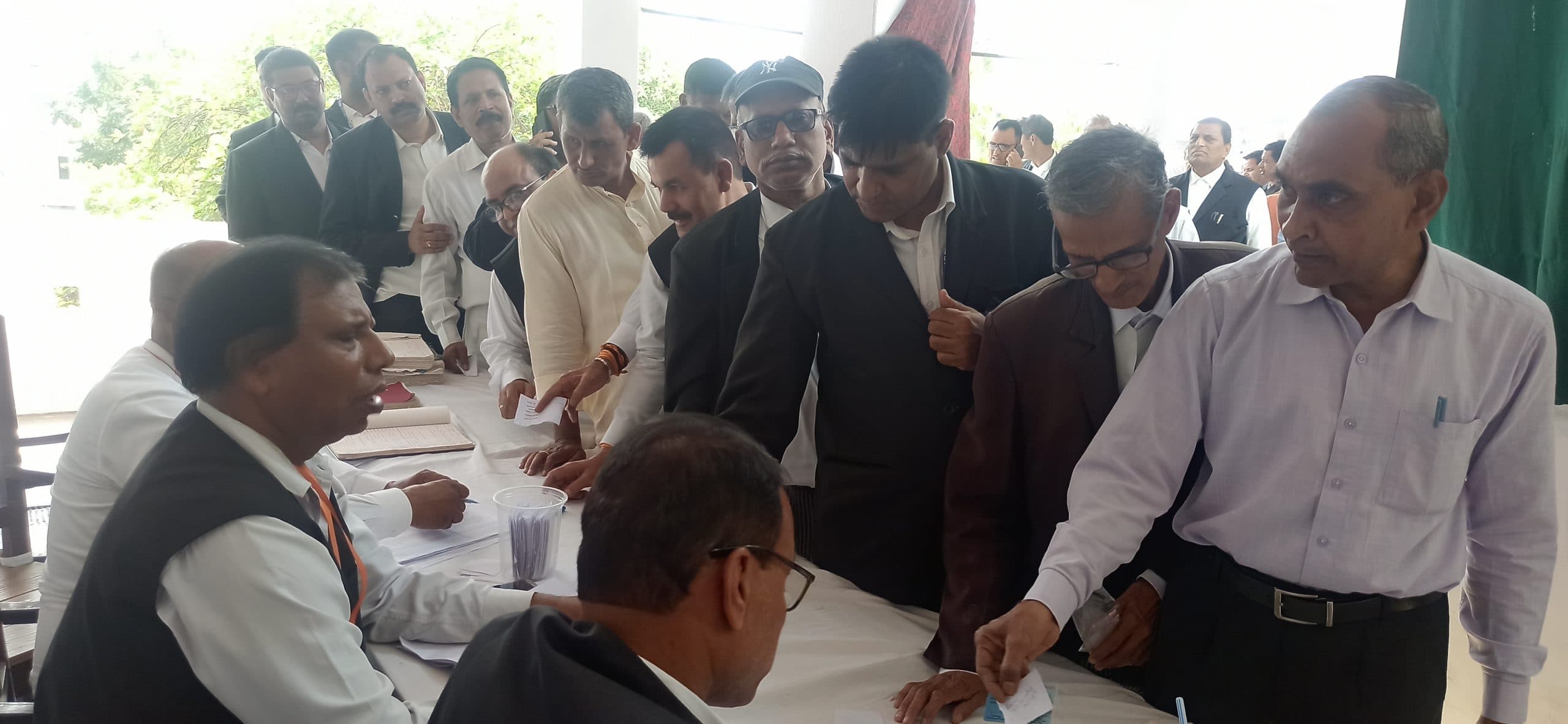 Sasaram News : रोहतास जिला विधिक संघ चुनाव में 80 प्रतिशत अधिवक्ताओं ने किया मतदान