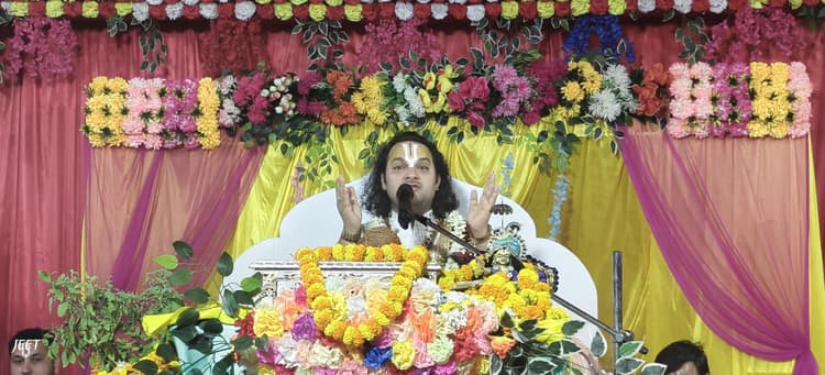 भक्तों का भाव अगर सच्चा हो तो भगवान देते हैं दर्शन :  कथावाचक